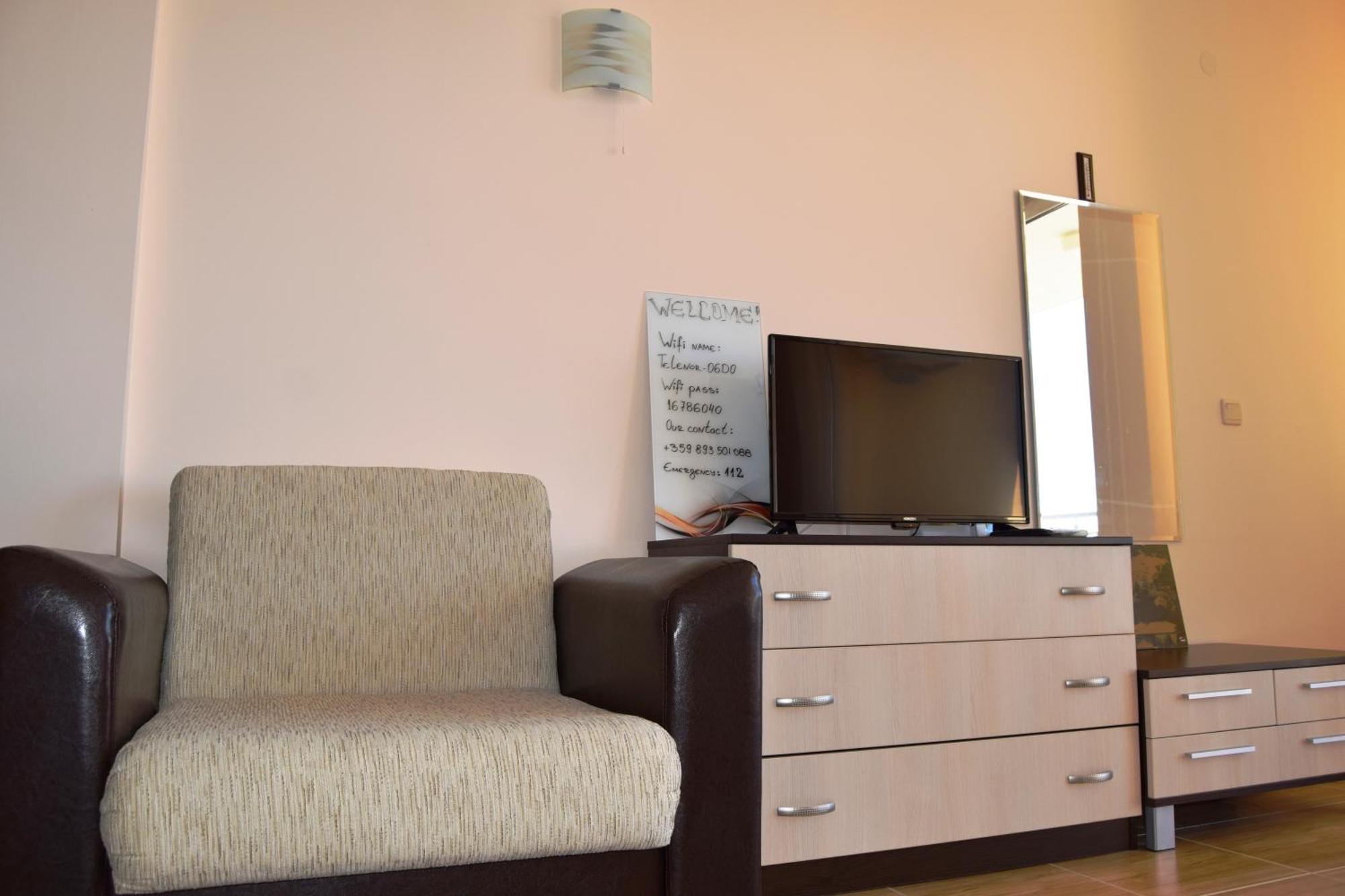 Bright Studio With Parking & Pool Sveti Vlas Buitenkant foto