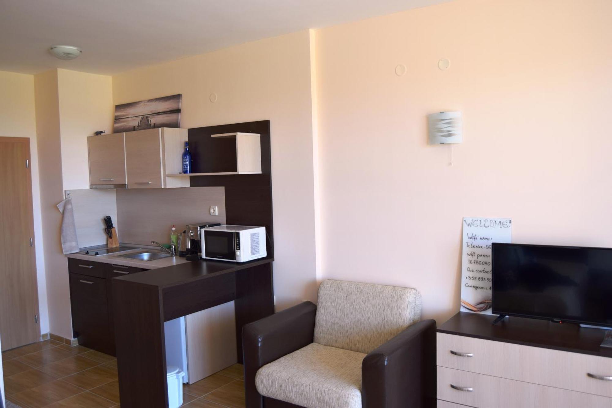 Bright Studio With Parking & Pool Sveti Vlas Buitenkant foto