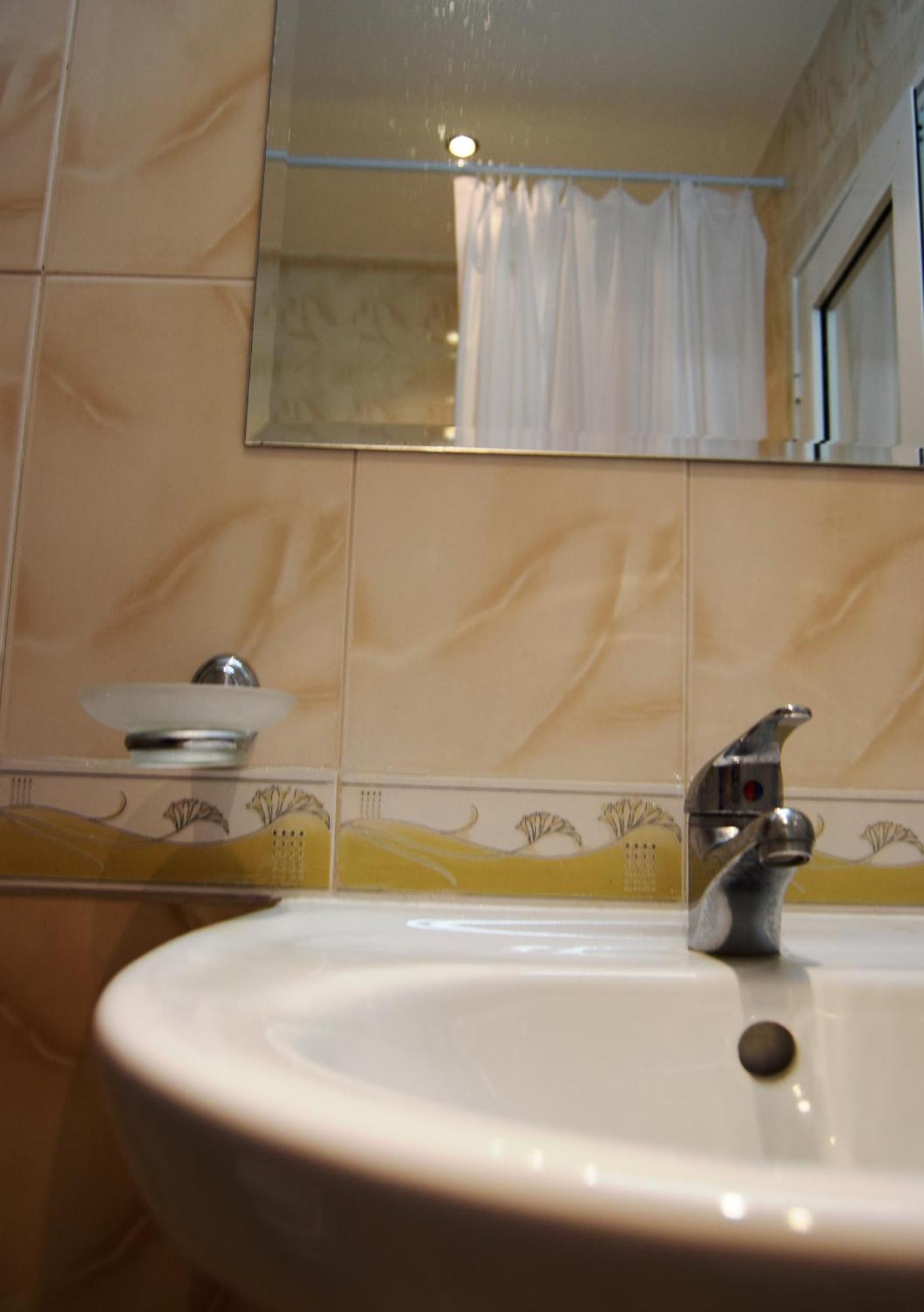 Bright Studio With Parking & Pool Sveti Vlas Buitenkant foto