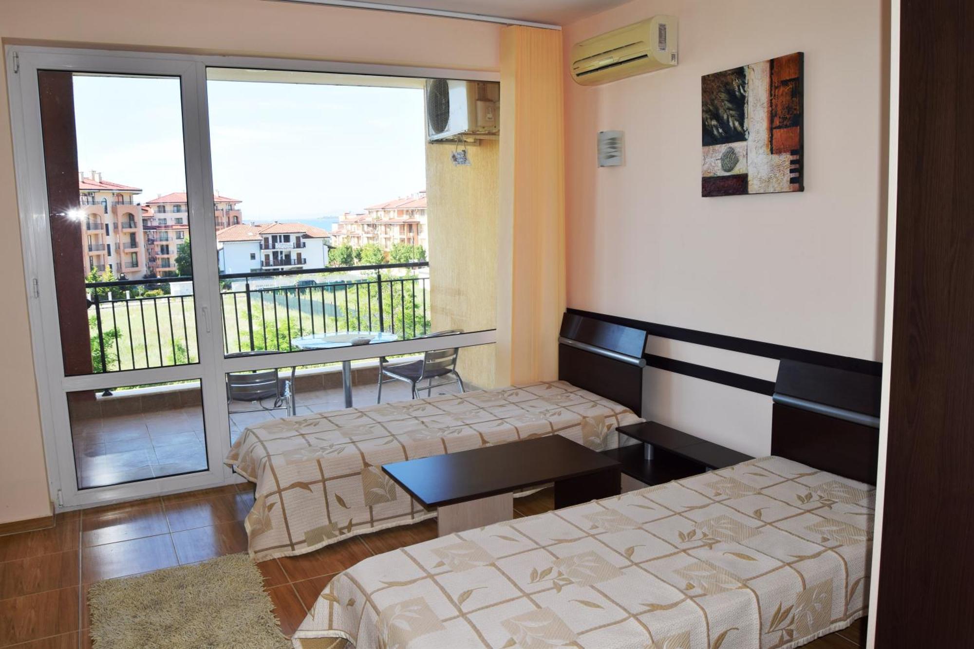 Bright Studio With Parking & Pool Sveti Vlas Buitenkant foto