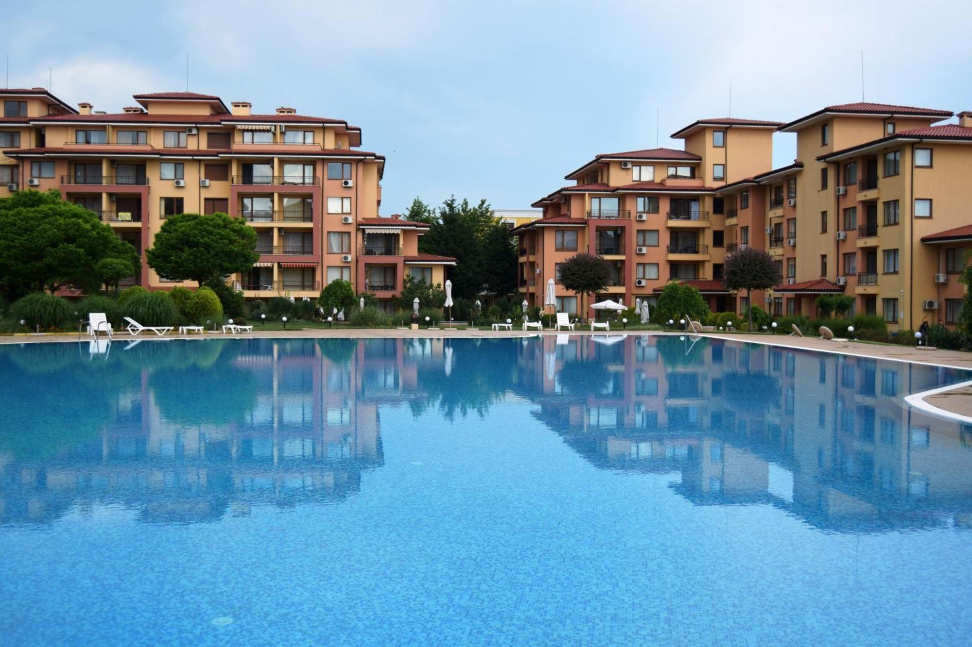Bright Studio With Parking & Pool Sveti Vlas Buitenkant foto
